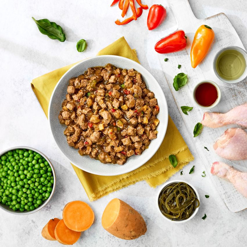 Conserva Naturo Adult cu Carne de Rata, Fructe si Legume in Sos cu Ierburi Aromatice 390g